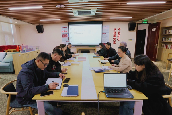 宁波海运管理部门第二党支部学贯党代会精神。陆莹 摄_副本.jpg